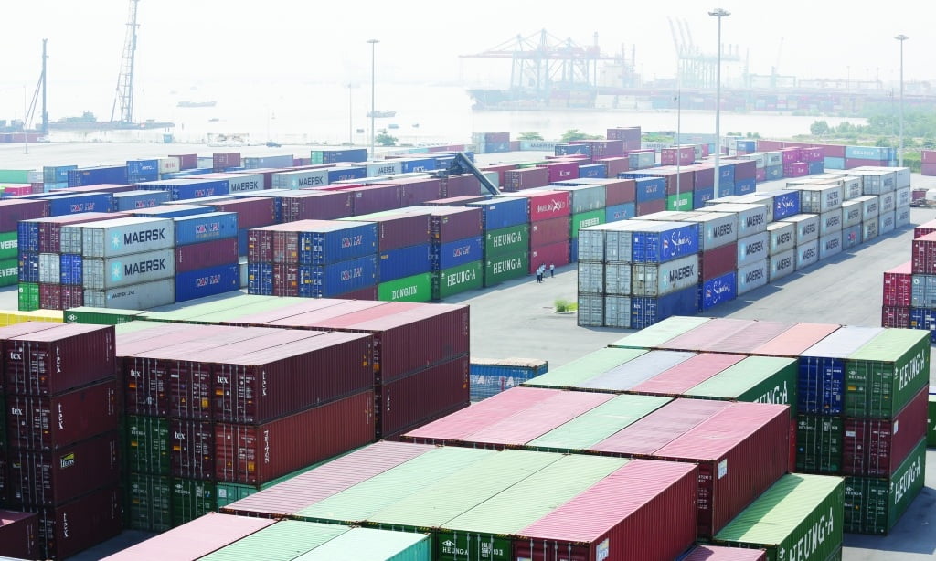 Bộ Công Thương đề nghị giảm phí lưu container, kho bãi cảng biển